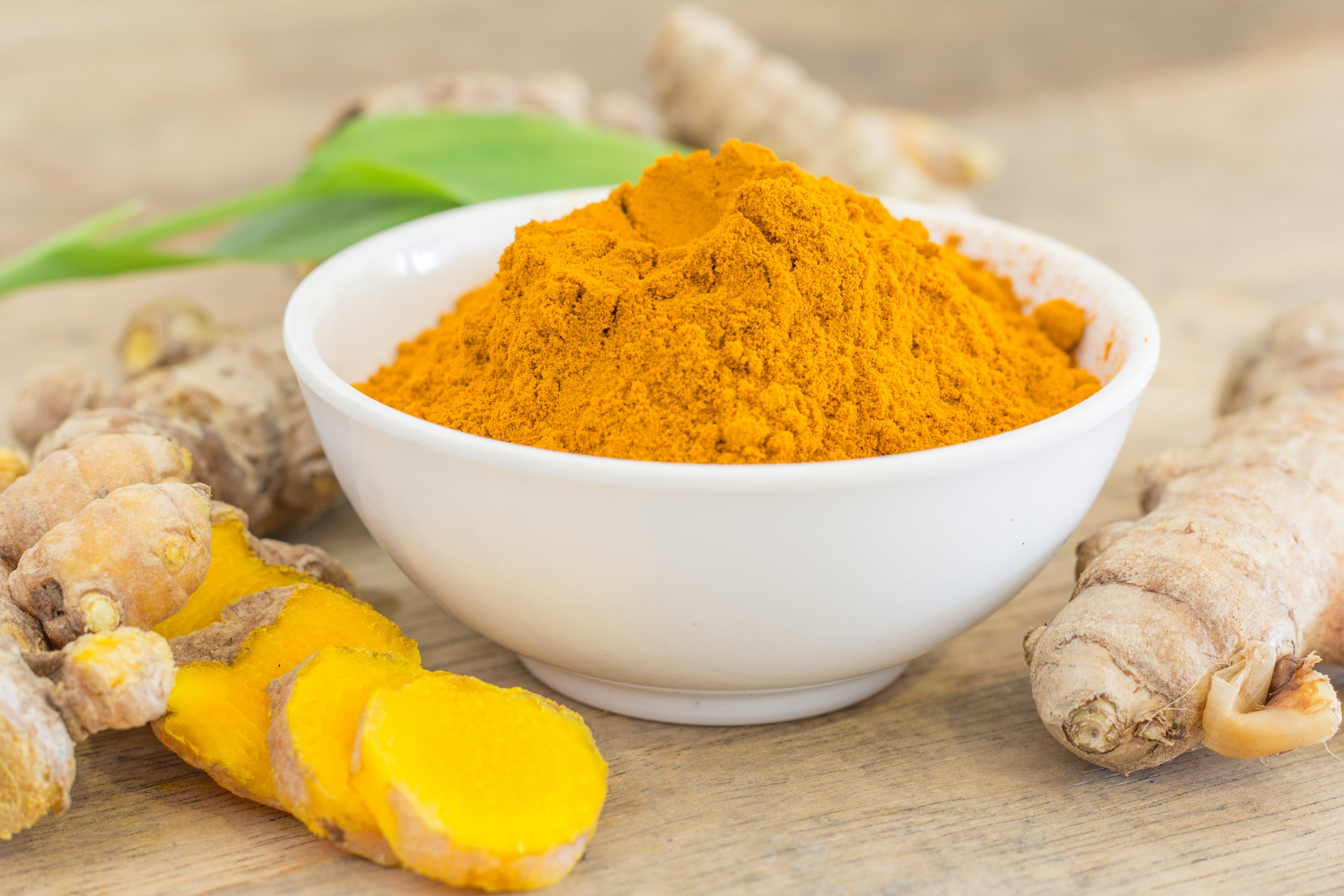 Turmeric roots and powder